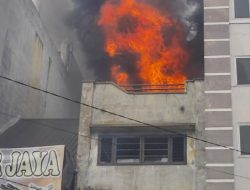 Toko Sepatu di Pajak Sambu Medan Hangus Terbakar