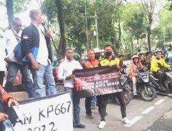Driver Ojol Gelar Aksi di DPRD SU, Tuntut Penghapusan Denda PKB dan BBN-KB
