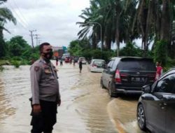 Ruas Jalan Tergenang Air, Terjadi Kemacetan di Jalinsum Besitang-Pangkalan Brandan
