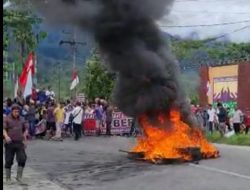 Protes Penggusuran, Warga di Lahan Perkemahan Pramuka Sibolangit Blokir Jalan