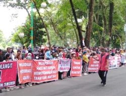 Tolak Pengosongan Lahan ‘Bumper’ Sibolangit, Ratusan Warga Unjuk Rasa ke DPRDSU