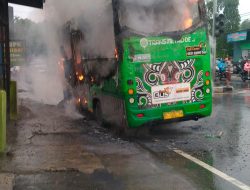 Bus Angkutan Umum Trans Metro Deli Terbakar di Jalan Jamin Ginting