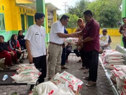 Dinas Perkim Bantu Sembako Warga Korban Banjir di Suka Damai