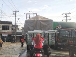 Air Meluap ke Badan Jalan, Jalinsum Sei Rampah Macet Total