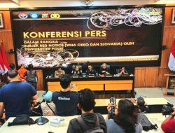 Divhubinter Polri Tangkap Dua Buronan Interpol
