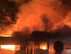 Kebakaran Hebat Hanguskan Sejumlah Rumah di Jalan Bromo Medan