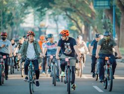 Dengan Bersepeda, Presiden Kelilingi Sejumlah Ruas Jalan di Medan