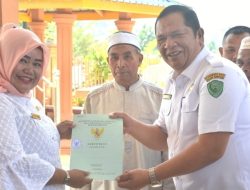 Wali Kota Padang Sidempuan Serahkan 708  Sertifikat Tanah