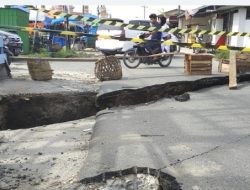 Jalan H Ulakma Sinaga Rambung Merah Simalungun Terbelah, Akses Jalan Terputus