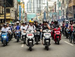 Bobby Nasution dan Ridwan Kamil Uji Coba Sekaligus Sosialisasikan Sepeda Motor Listrik