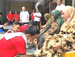 WBP di Lapas Basuh Telapak Kaki Ibu di Acara ‘Family Support Group’.