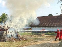 Kebakaran di Rambung Sialang Dijinakkan Personel Satgas TMMD 116 Kodim 0204/DS