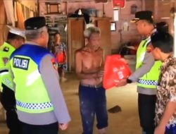 Kapolres Labuhan Batu Bantu Warga Korban Banjir di  Bandar Durian