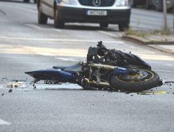 Sepeda Motornya Ditabrak dari Belakang, Suami Isteri Tewas Lakalantas di Toba