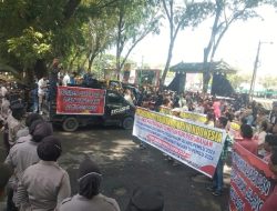 Tolak Rencana Pemilu Sistem Tertutup, Massa Aliansi Masyarakat Sumut Gelar Aksi ke DPRD SU