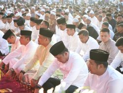 Wali Kota Medan Salat Iduladha Bersama Masyarakat di Lapangan Bola Mabar