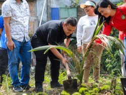 Lestarikan Lingkungan, Tim ‘Merdang Merdem’ Aksi Bersih Sungai dan Penanaman Pohon