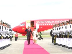 Dari Singapura, Presiden Jokowi dan Ibu Iriana Tiba di Malaysia