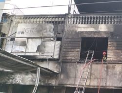 Kebakaran Hanguskan Dua Ruko di Jalan Krakatau Medan