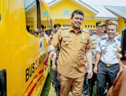 Antisipasi Minimnya Transportasi, Bobby Serahkan 3 Unit Bus Sekolah