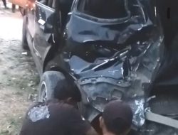 Mobil Minibus Tersambar KA  di Perlintasan Tualang Perbaungan