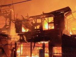 Kebakaran Hebat Hanguskan 9 Rumah Warga di Belawan