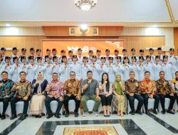 Bobby Nasution Beri Beasiswa 4 Petugas Paskibra