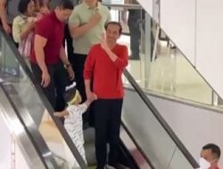 Presiden Jokowi Ajak Cucu Mengelilingi Mall Delipark Medan