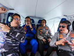 Kapolda Sumut Bersama Danlantamal dengan Helikopter Patroli Perairan Belawan