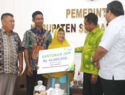 Bupati Sergai Serahkan Manfaat BPJS Ketenagakerjaan kepada Ahli Waris