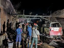 Rumah dan Gudang Usaha  Doorsmer di Kelurahan Besar Medan Labuhan Terbakar