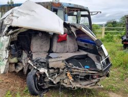 Lakalantas Mopen dan Truk Barang di Toba, 2 Tewas