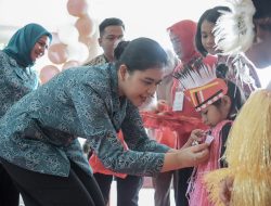 Ketika Kahiyang Ayu Buat Kuis Berhadiah Sepeda untuk Anak-anak..