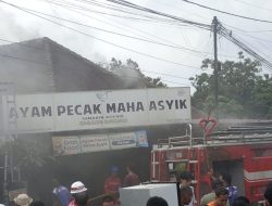 Rumah Makan Ayam Pecak di Pematang Siantar Terbakar