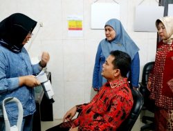 RSK Mata Layani 222 Warga Periksa Mata dan Bagikan Kacamata Gratis