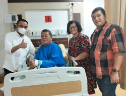 Ketua PWI Sumut Menjenguk Wartawan Senior di RS Adam Malik