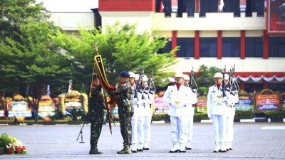 Korps Brimob Polri Gelar Serah Terima Pataka ke Dankor Brimob Baru