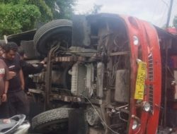 Bus Mengangkut 45 Pelajar Terbalik di Tapsel, 27 Orang  Luka-Luka
