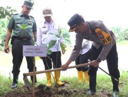 Kapolres Tebing Tinggi Pimpin Penanaman 10 Juta Pohon Bersama Polri