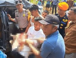 Tiba-tiba Mati Mesin Saat Melintasi Rel, Mobil ini Tertabrak KA Penumpangnya Tewas