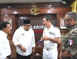 Komandan Kapal Perang Prancis FNS  Vedemiaire Bangga Berlabuh di Pelabuhan Belawan