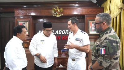 Komandan Kapal Perang Prancis FNS  Vedemiaire Bangga Berlabuh di Pelabuhan Belawan