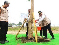 Penanaman Pohon di Kawasan Sport Centre, Pj Gubernur: Agar Lebih Indah, Hijau dan Sejuk