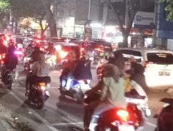 Warga Kota Medan Tumpah Ruah ke Jalan Rayakan Malam Takbiran
