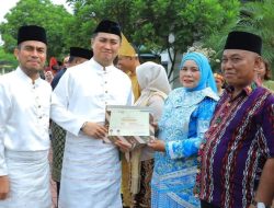 Guru-guru di Sekolah Terpencil di Labura Terima Penghargaan di Hardiknas