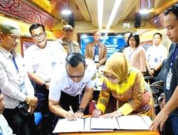 Plt Bupati dan PT KAI Teken MoU Pengangkutan Jemaah Calon Haji Labuhanbatu