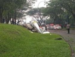 Pesawat Jatuh di BSD, Tiga Korbannya Dibawa ke RS Polri Kramat Jati