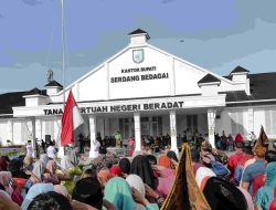 Jajaran Pemkab Sergai Peringati Hari Lahir Pancasila Kenakan Pakaian Adat