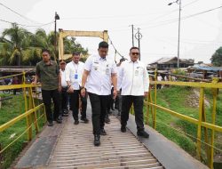 Jembatan Gantung Sungai Deli Kota Bangun akan Direnovasi, Bobby Nasution Tinjau Lokasi