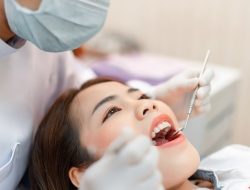 Cabut Gigi Bagian Atas Beresiko Sebabkan Kebutaan? Ini Kata Dokter